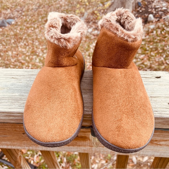 Isotoner Women's Microsuede Mallory Bootie with Bow Slippers - Picture 2 of 8